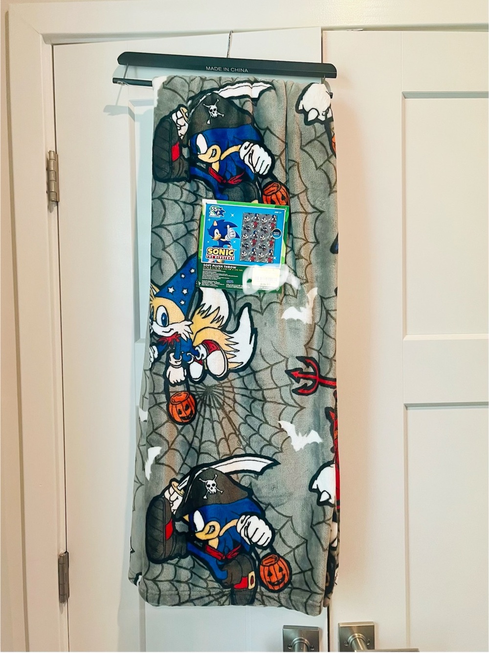 NWT 35th Anniversary Sonic
The Hedgehog
Halloween Soft Plush
Throw